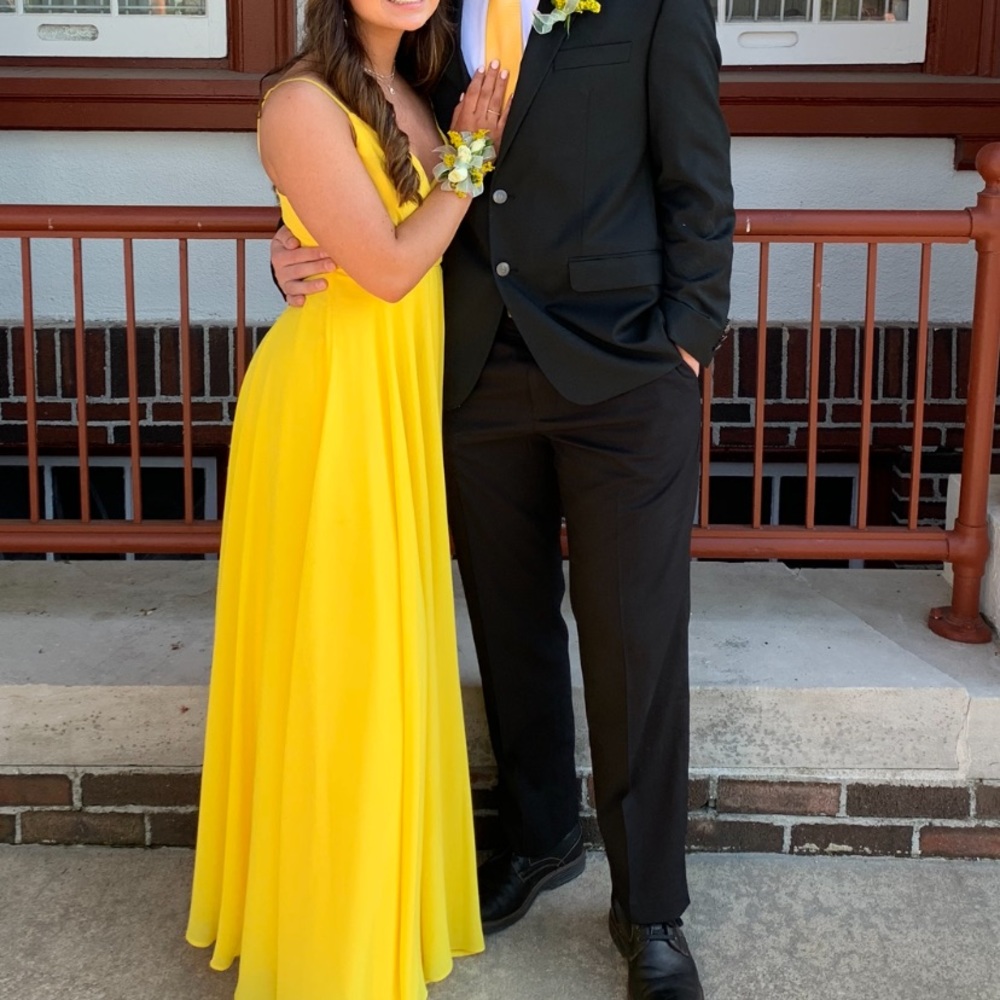 Yellow prom dress💛